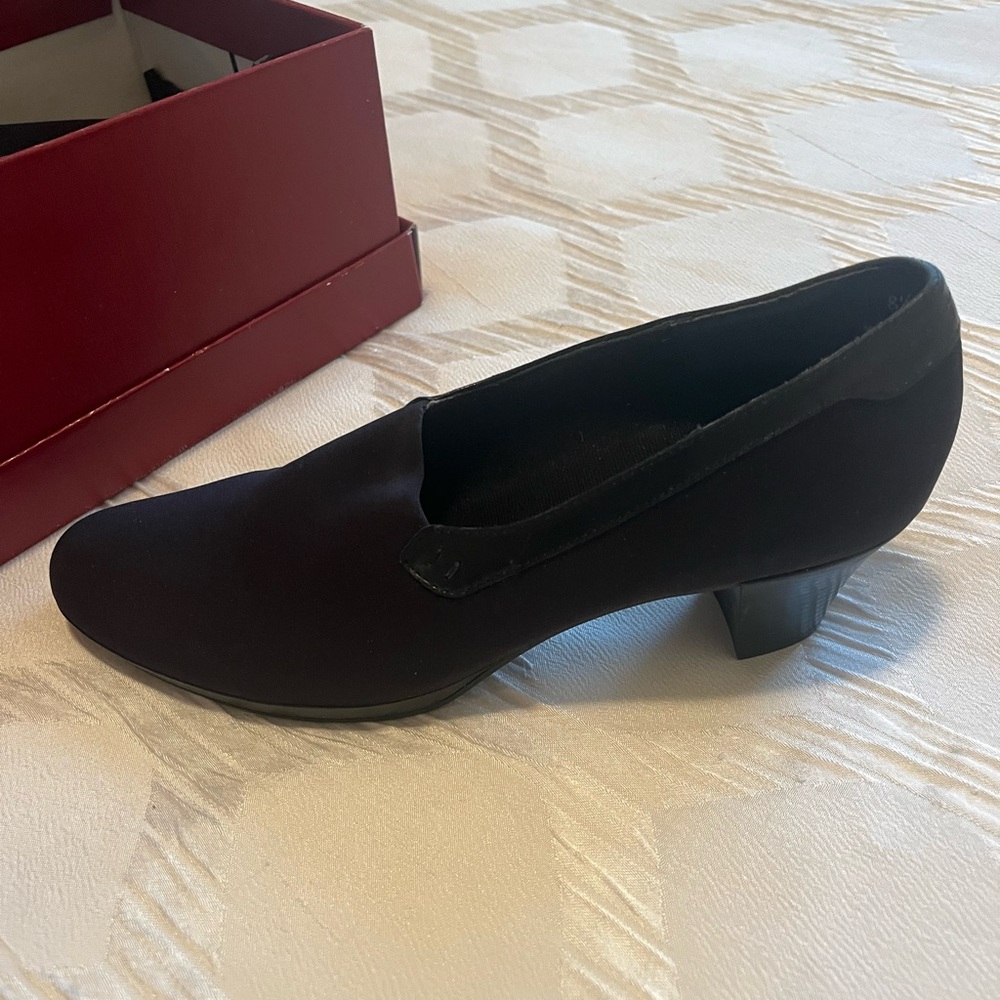 Elegant Black Women's Shoe 8N